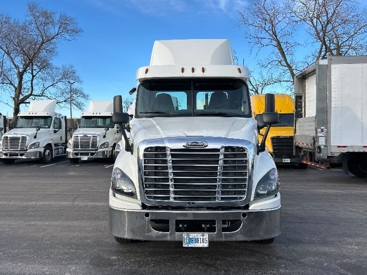 2019 Freightliner Cascadia — photo 2