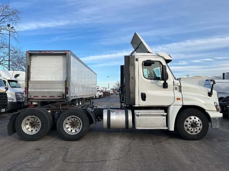 2019 Freightliner Cascadia — photo 8