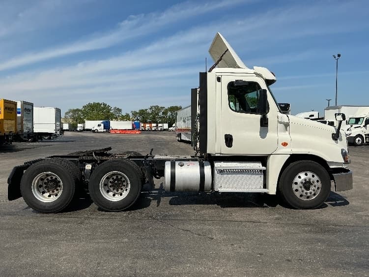 2019 Freightliner Cascadia — photo 8