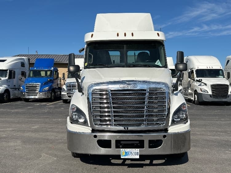 2019 Freightliner Cascadia — photo 2