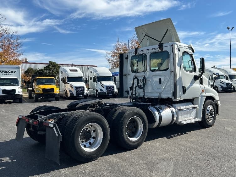 2019 Freightliner Cascadia — photo 7