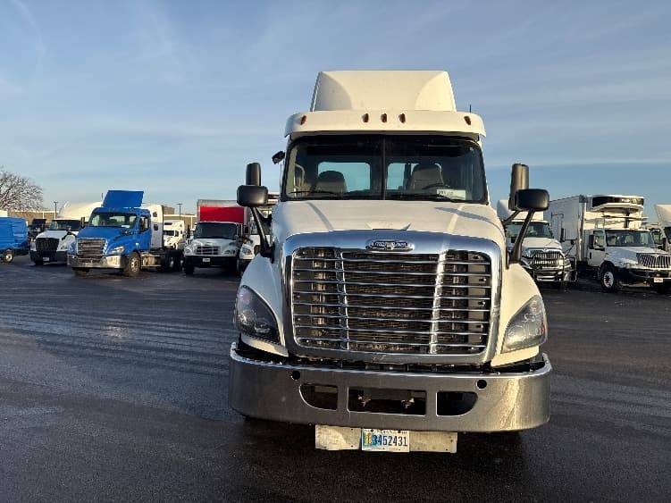 2019 Freightliner Cascadia — photo 2