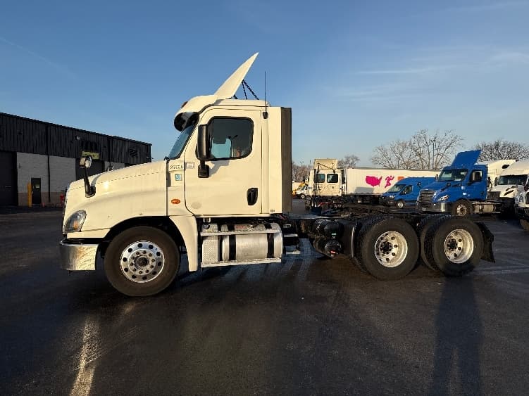 2019 Freightliner Cascadia — photo 4