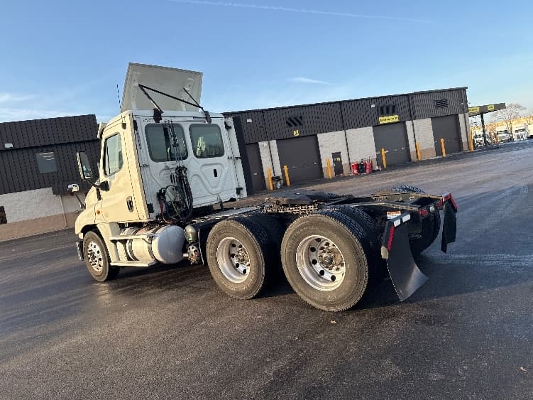 2019 Freightliner Cascadia — photo 5