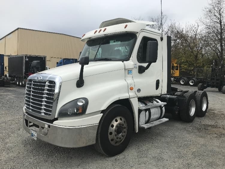 2019 Freightliner Cascadia — photo 3