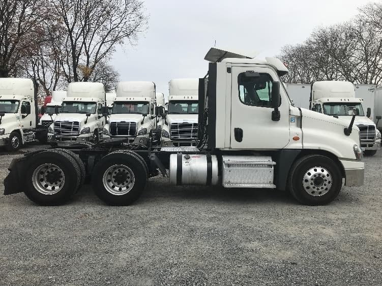 2019 Freightliner Cascadia — photo 8