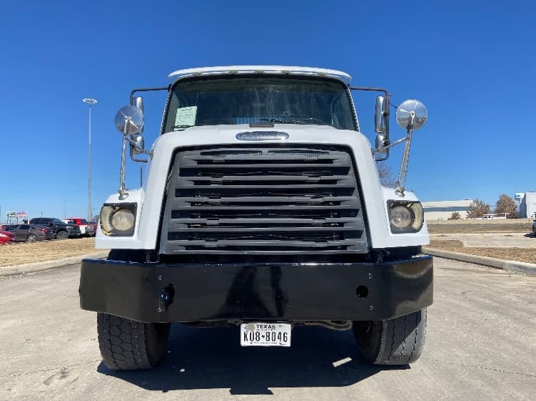2019 Freightliner 114SD — photo 2