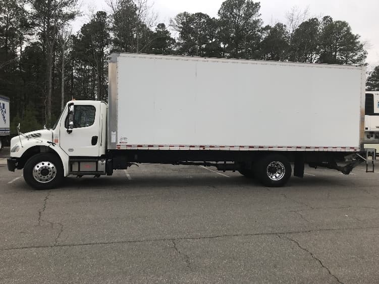 2019 Freightliner M2 106 — photo 4