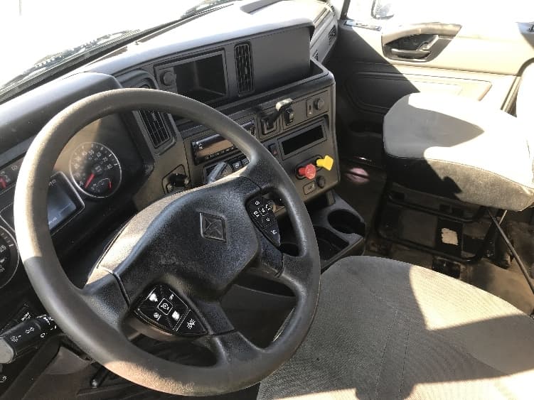 2020 International LT — photo 10