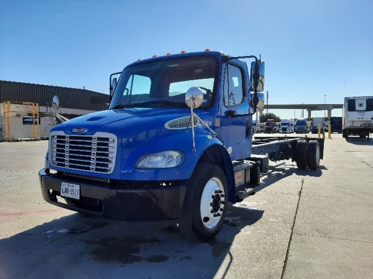 2019 Freightliner M2 106 — photo 3