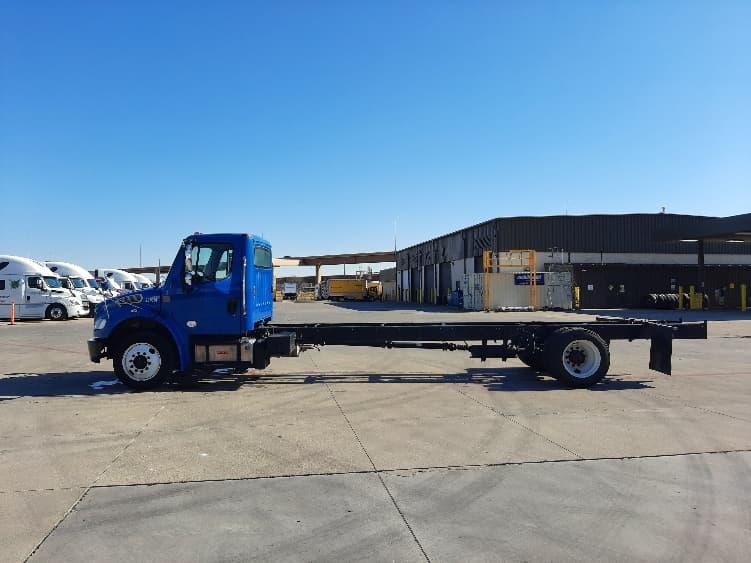 2019 Freightliner M2 106 — photo 4