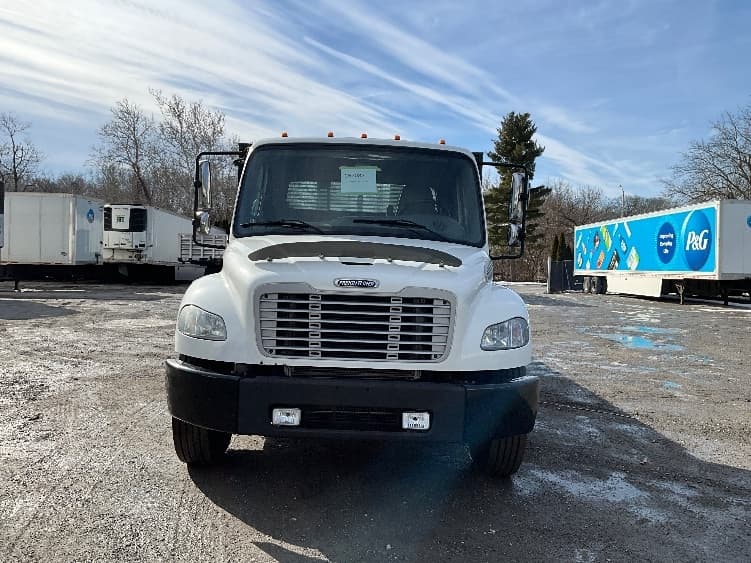 2019 Freightliner M2 106 — photo 2