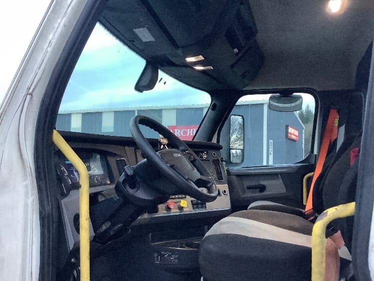 2019 Freightliner Cascadia — photo 10