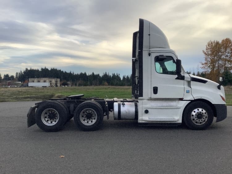 2019 Freightliner Cascadia — photo 8