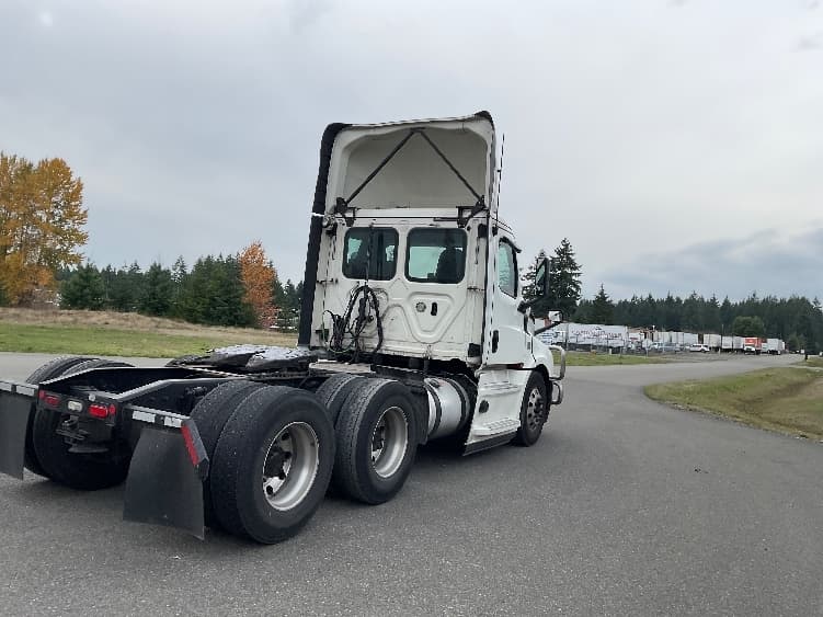2019 Freightliner Cascadia — photo 7