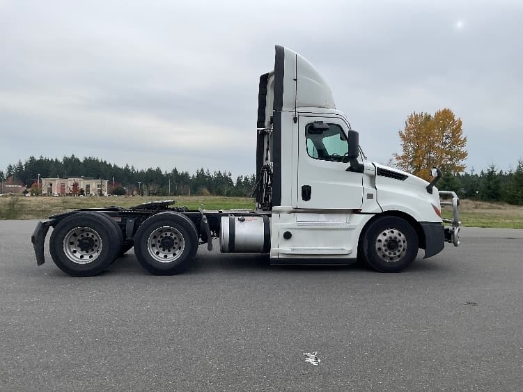 2019 Freightliner Cascadia — photo 8