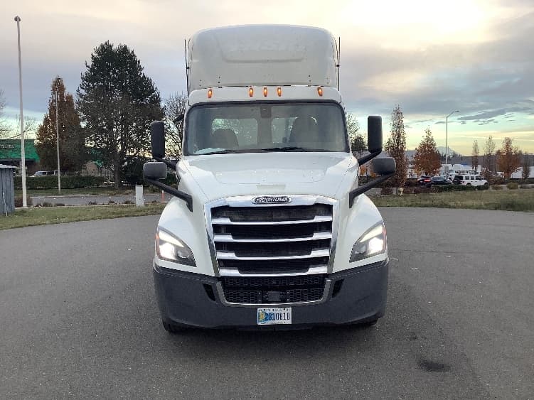 2019 Freightliner Cascadia — photo 2
