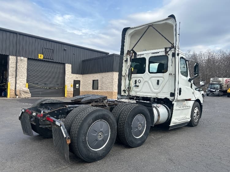 2019 Freightliner Cascadia — photo 7