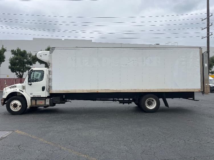 2019 Freightliner M2 106 — photo 4