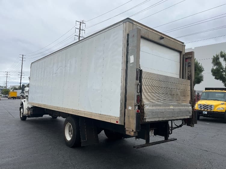 2019 Freightliner M2 106 — photo 6