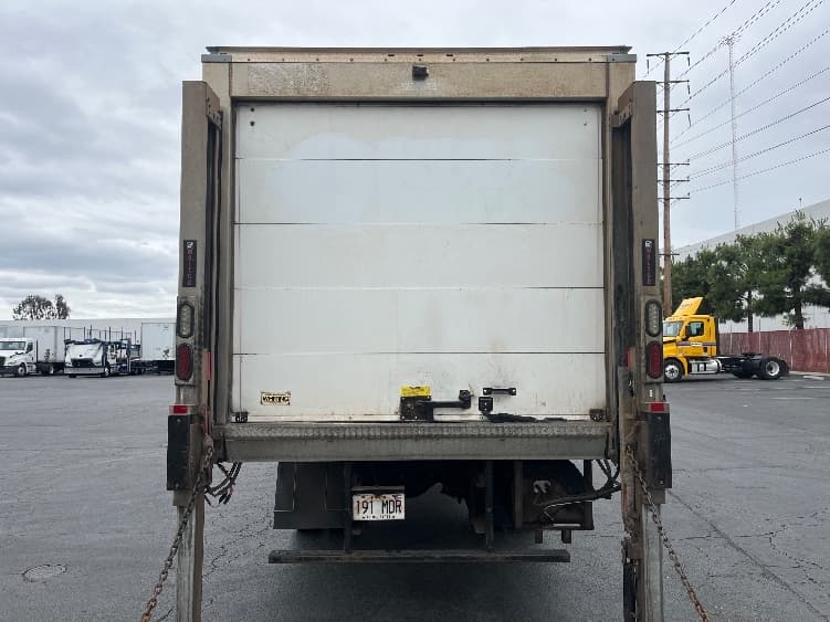 2019 Freightliner M2 106 — photo 7