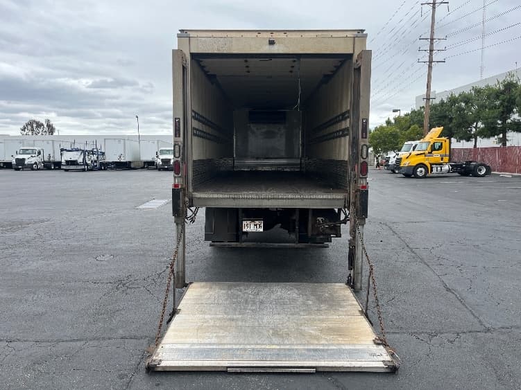 2019 Freightliner M2 106 — photo 9