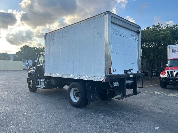 2019 Freightliner M2 106 — photo 4
