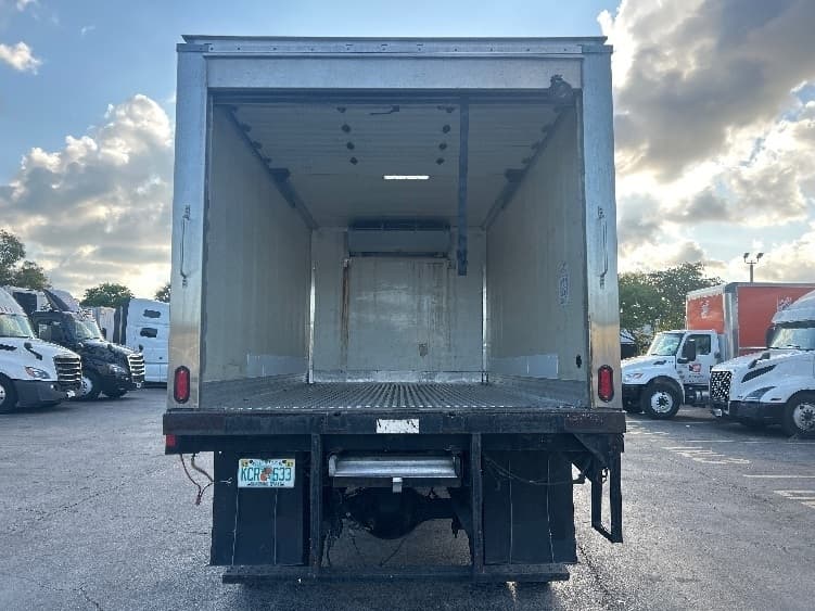 2019 Freightliner M2 106 — photo 6