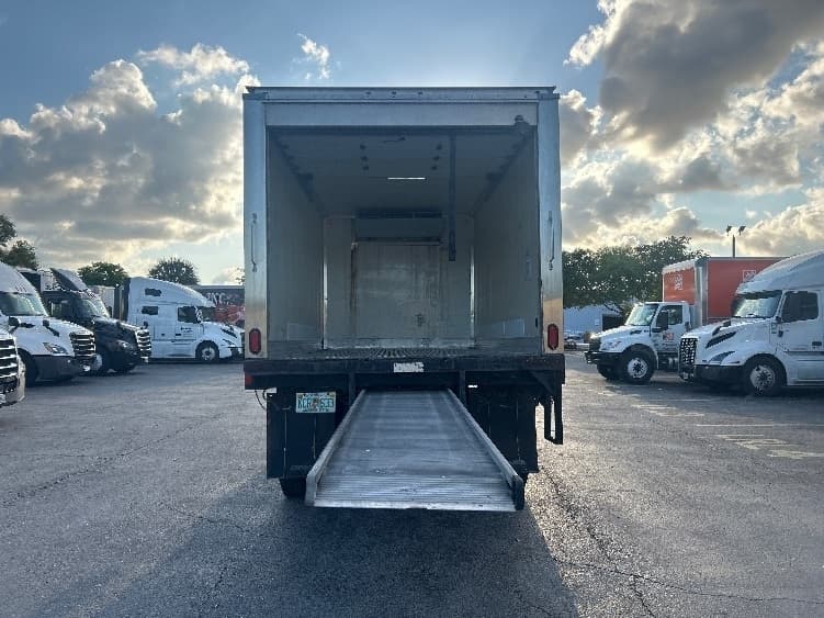 2019 Freightliner M2 106 — photo 7