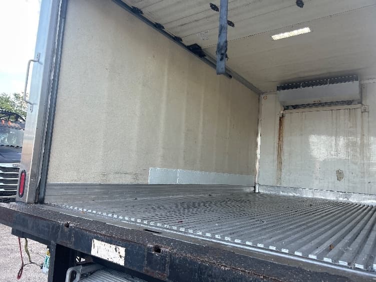 2019 Freightliner M2 106 — photo 9