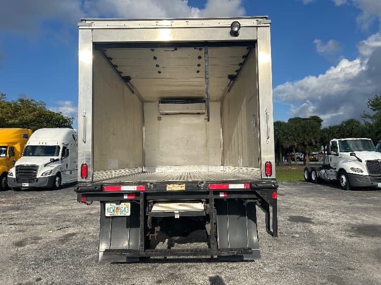 2019 Freightliner M2 106 — photo 7
