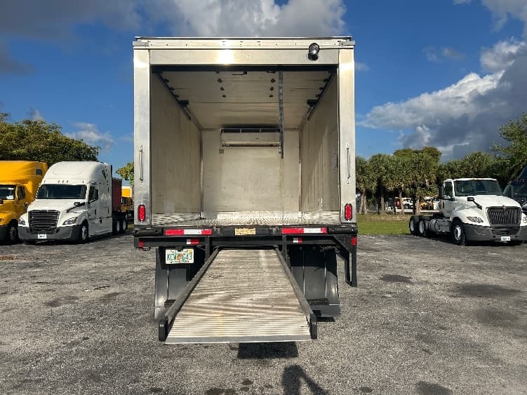 2019 Freightliner M2 106 — photo 8