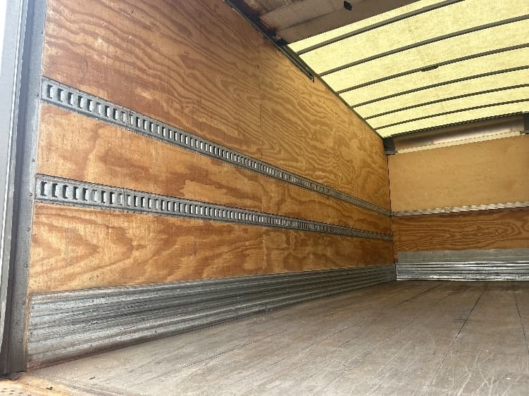 2019 Freightliner M2 106 — photo 9