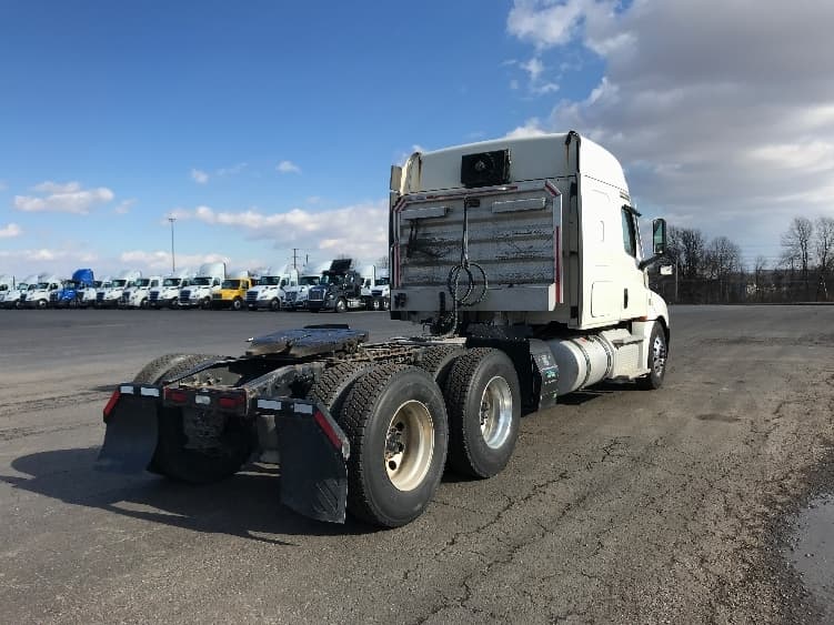 2019 Freightliner Cascadia — photo 7