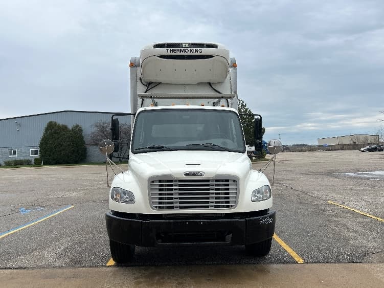 2019 Freightliner M2 106 — photo 2
