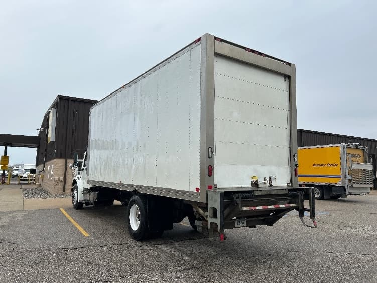 2019 Freightliner M2 106 — photo 6