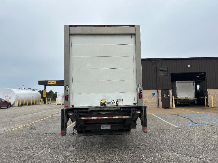 2019 Freightliner M2 106 — photo 7