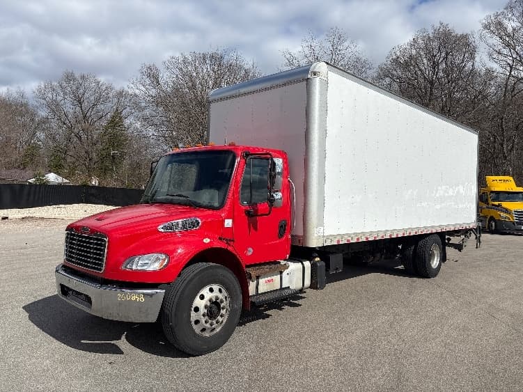 2019 Freightliner M2 106 — photo 3