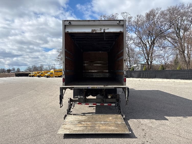 2019 Freightliner M2 106 — photo 9