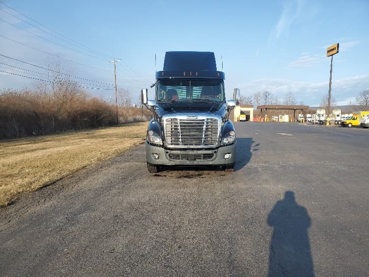 2020 Freightliner Cascadia — photo 2