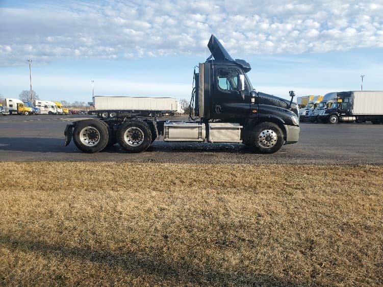 2020 Freightliner Cascadia — photo 8