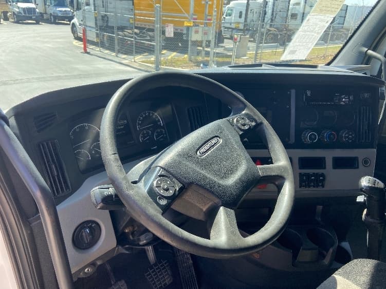 2019 Freightliner Cascadia — photo 10