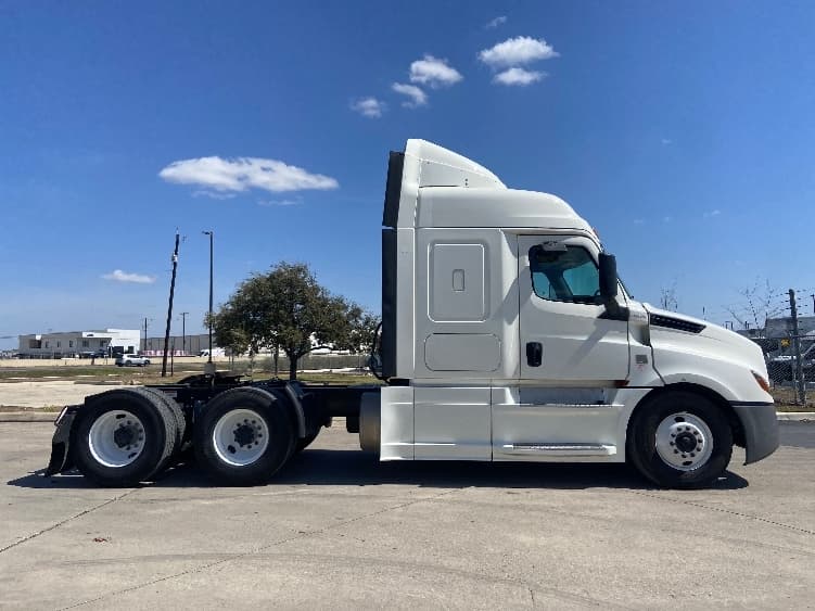 2019 Freightliner Cascadia — photo 8