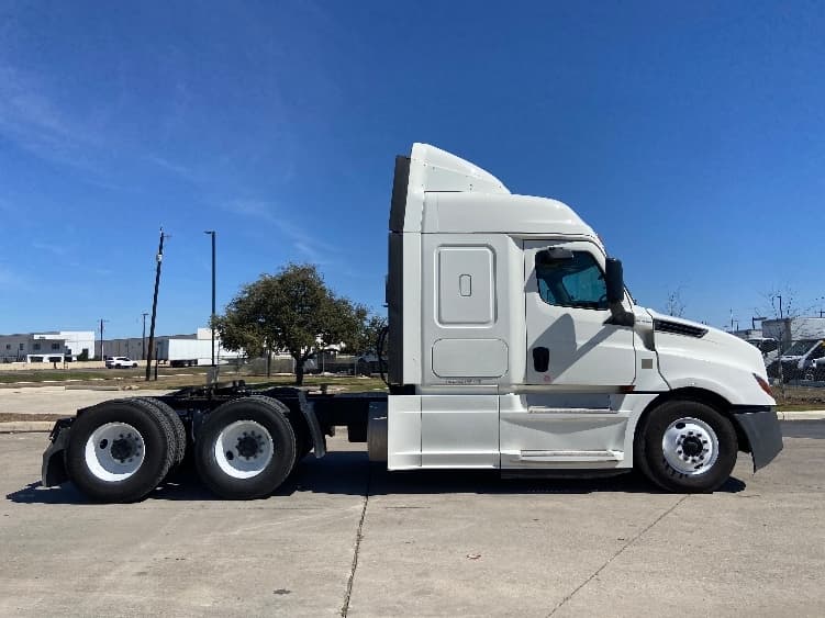 2019 Freightliner Cascadia — photo 8