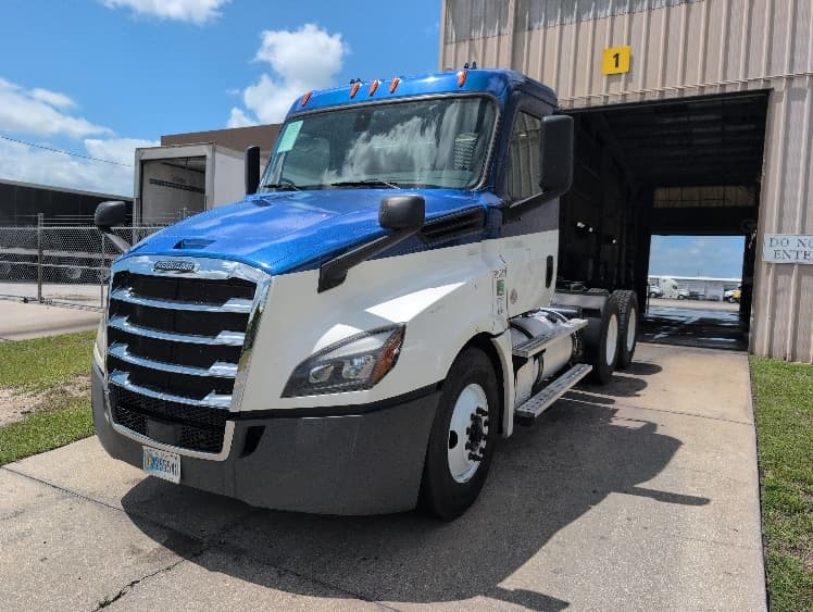 2019 Freightliner Cascadia — photo 3