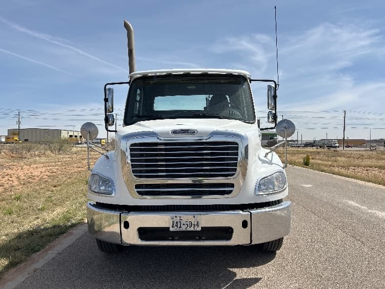 2019 Freightliner M2 112 — photo 2