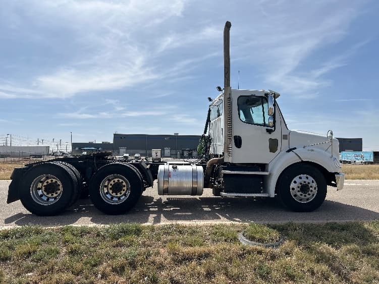 2019 Freightliner M2 112 — photo 8