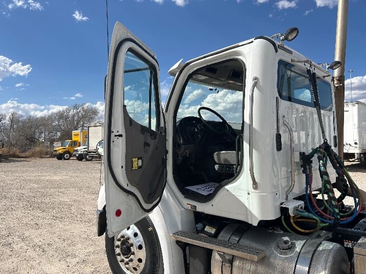 2019 Freightliner M2 112 — photo 9