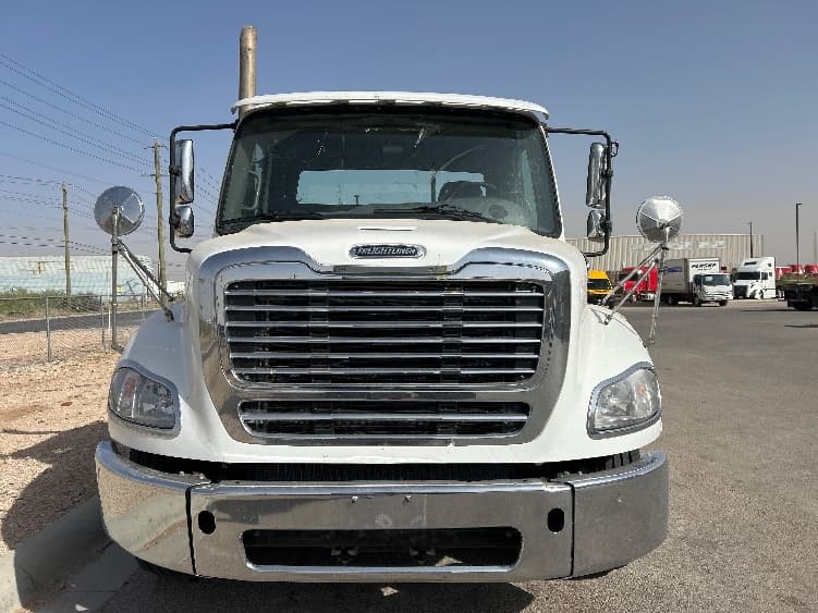 2019 Freightliner M2 112 — photo 2
