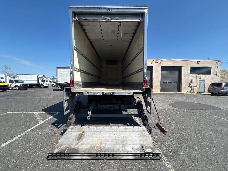 2019 Freightliner M2 106 — photo 8